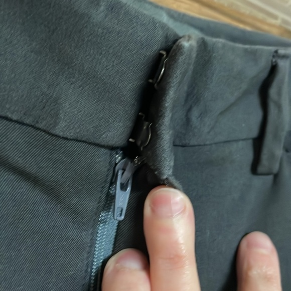 Eddie Bauer size 4 Gray Low-rise Slightly Curvy Fit Super Stretchy Dress Trouser - Picture 6 of 13